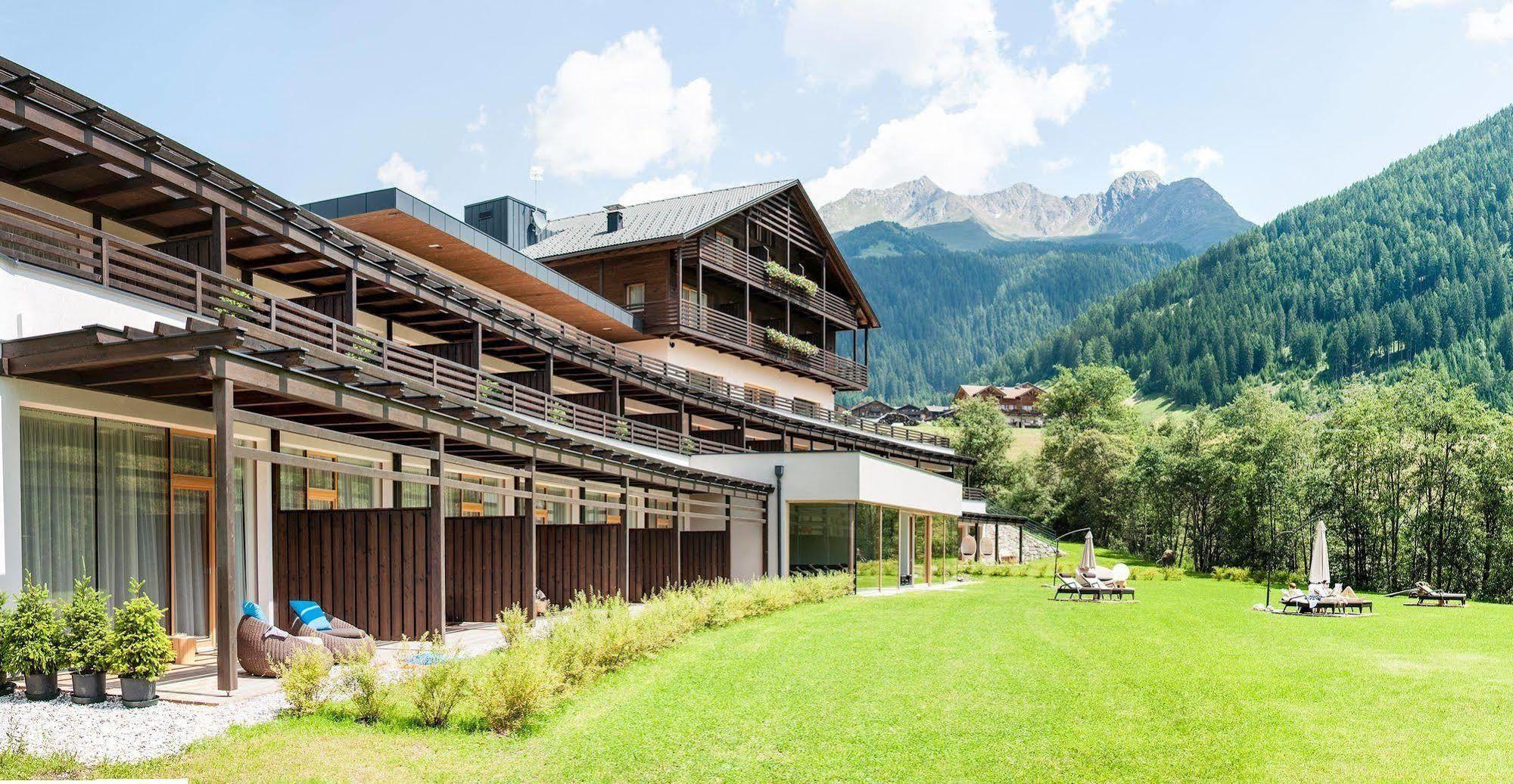 La Casies Mountain Hotel Santa Maddalena in Casies Exterior photo